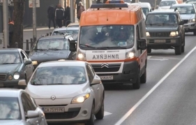 80 умни светофара в София ще пускат линейки и пожарни  Трябват 500 000 лв. за устройства в колите на Бърза помощ 