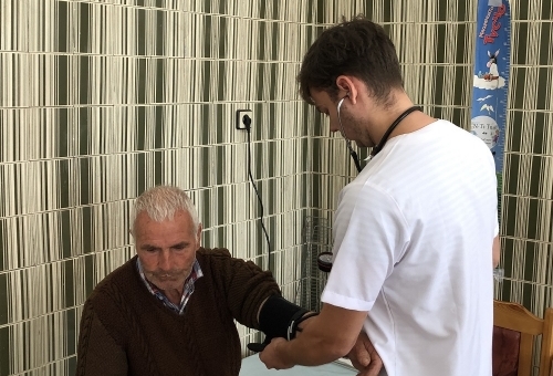 Болници от Българска болнична асоциация ще преглеждат  възрастни хора в 24 населени места