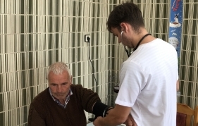 Болници от Българска болнична асоциация ще преглеждат  възрастни хора в 24 населени места