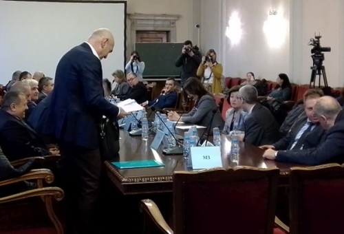 Изслушват д-р Дечев на финала на заседанието на здравната комисия