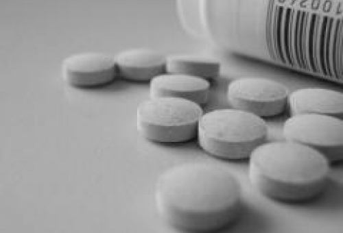 Аптеки плашат да оставят пациенти без лекарства  Фармацевтичните фирми може да бойкотират търга за медикаменти на МЗ 